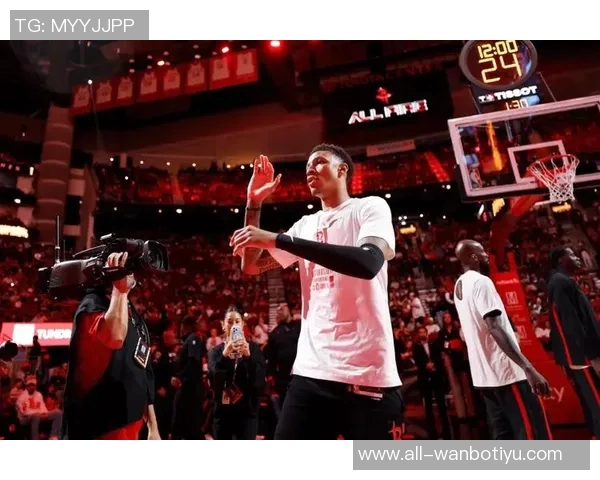 小贾巴里季前赛表现抢眼场均135分45板命中率超五成